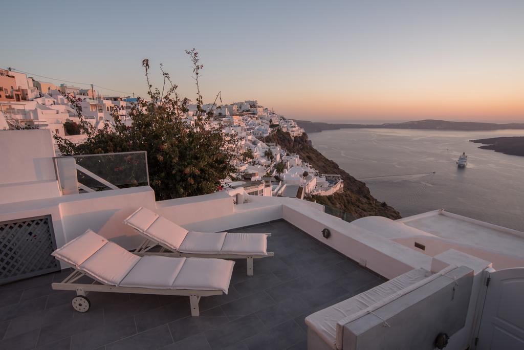 Karpimo Horizon - Caldera View With Private Hot Tub Villa Firostefani Room photo