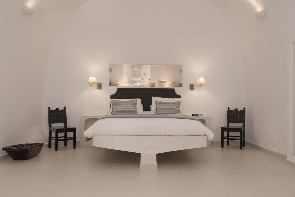 Karpimo Horizon - Caldera View With Private Hot Tub Villa Firostefani Room photo