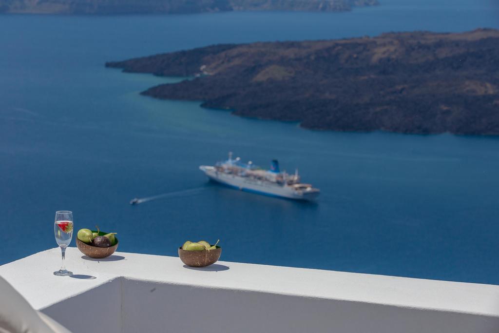 Karpimo Horizon - Caldera View With Private Hot Tub Villa Firostefani Room photo